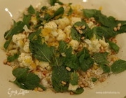 Теплый салат из риса с цветной капустой и мятой