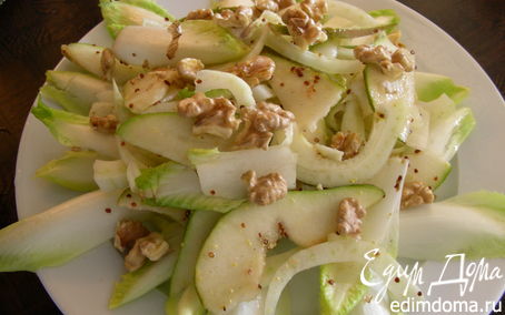 Рецепт Легкий салат из фенхеля, груши и цикория