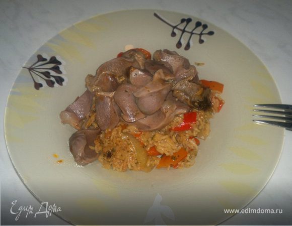 Тайская тема: Рис с соевым соусом и сладким перцем и индюшачьи желудочки с чили перцем и имбирем.