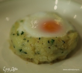Яйца, запеченные в картофельной корзинке