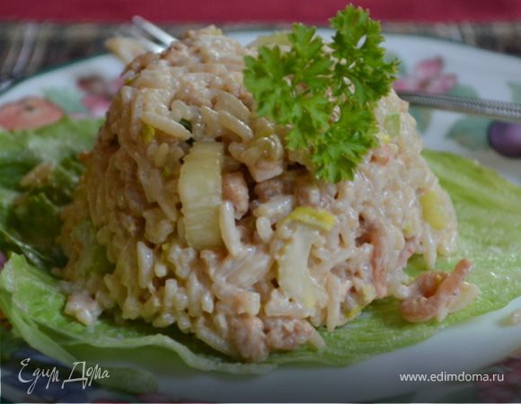Салат из риса с креветками и сельдереем