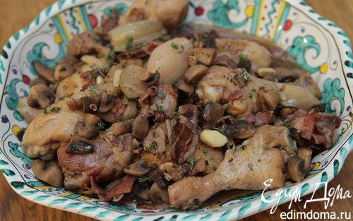 Рецепт Курица в грибном соусе с луком и беконом