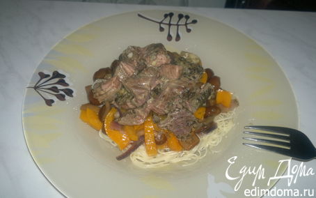 Рецепт Спагетти с филе говядины и печенью, сладким перцем, луком и опятами