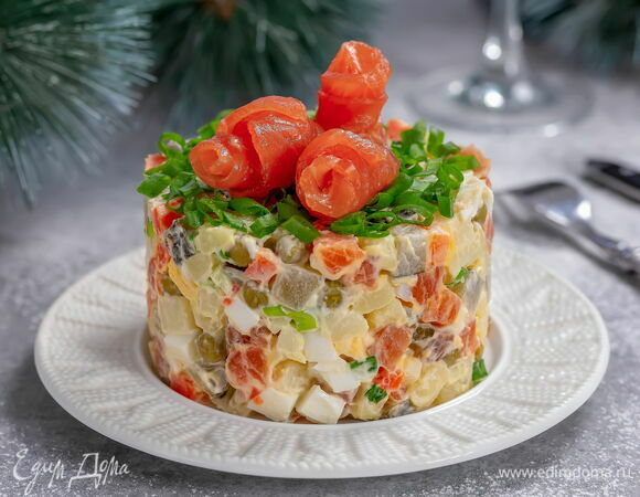 Популярный царский салат с семгой