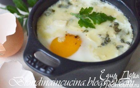 Рецепт Яйца в горшочках с соусом Бешамель и сыром