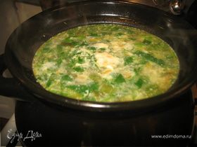 Зеленый суп в горшочке