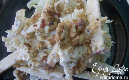 Рецепт Легкий салатик из сельдерея с орешками