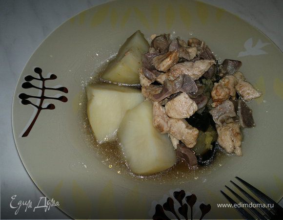 Картофель с тушеным баклажаном, имбирем и мясо птицы