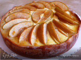 Глазированный яблочно-творожный пирог на дрожжевом тесте