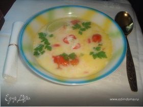 Молочный суп "по-тайски" с курочкой, креветками и помидорчиками черри