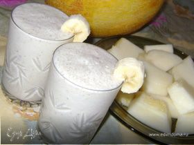 Смузи из дыни с молоком и бананом
