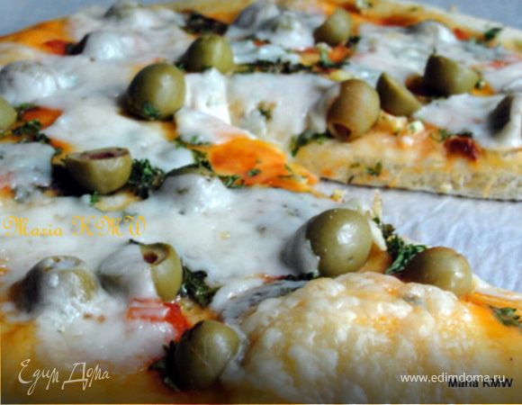 Летняя пицца с овощами и козьим сыром