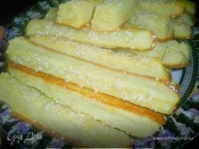 Слоеные картофельные палочки с кунжутом