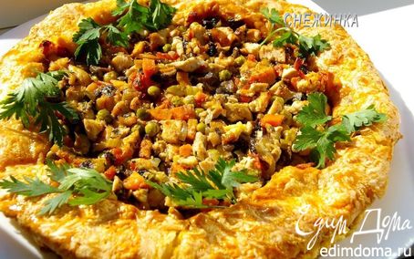 Рецепт «Золотое кольцо»: куриное филе с овощами и шампиньонами в заварном сырном тесте