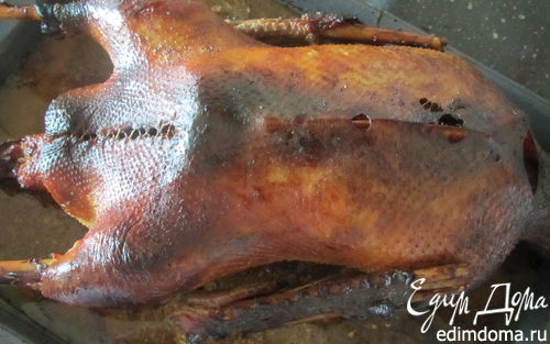 Рецепт Запеченый гусь фаршированный яблоками и черносливом