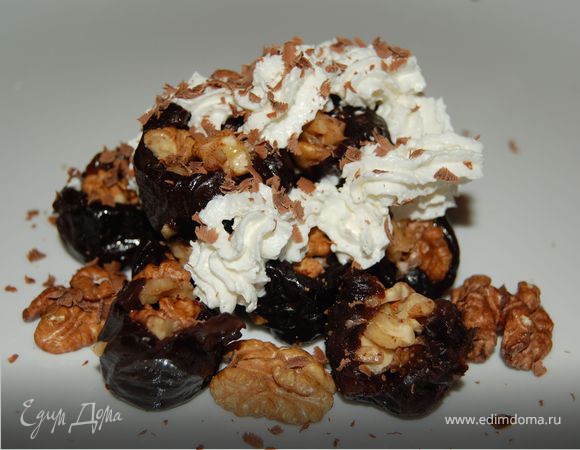 Чернослив с орехами и сливками: вспомните рецепт 