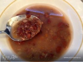 Грузинский суп из красной фасоли с орехами