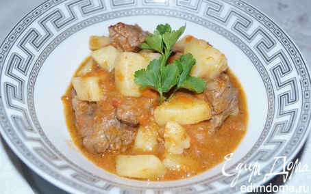 Рецепт Томленая телятина с картофелем (Spezzatino di vitello con patate)
