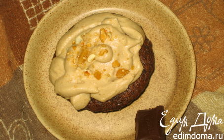 Рецепт Шоколадные капкейки с пралине и кофейным фростингом