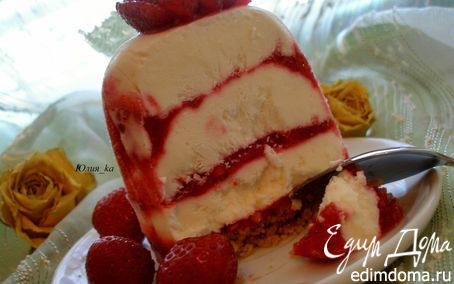 Рецепт Творожный торт-мороженое с клубникой.("Вкус лета")