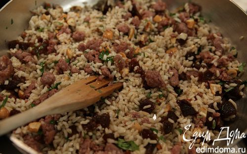 Рецепт Салат из риса с колбасками, курагой и кешью