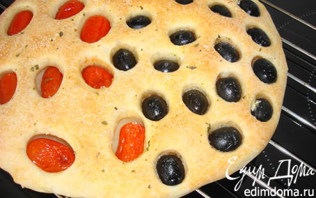 Рецепт Фокачча с оливками и помидорами черри