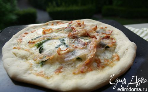 Рецепт Пицца со спаржей, сыром таледжо и спеком