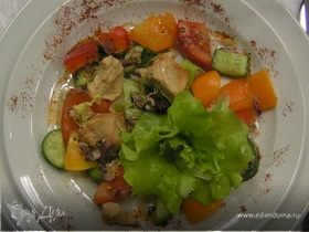 Салат с запеченной курицей и овощами