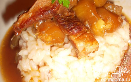 Рецепт Свинина в соевом соусе с овощами на рисовой подушке