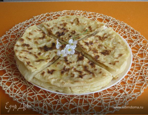 Балкарские хычины с сыром и картофелем