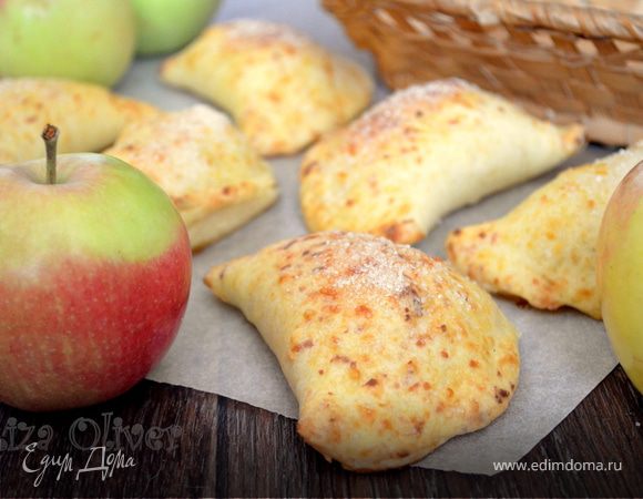 Яблочные пирожки из сырного теста