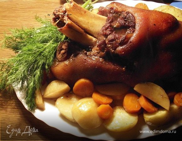 Ужин по-баварски: свиная рулька в пиве