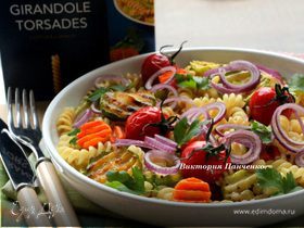 Теплый салат с пастой джирандоле и запеченными овощами
