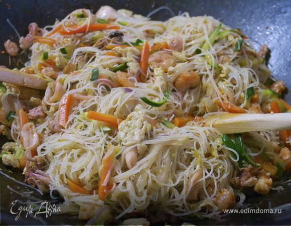Китайская кухня: Жареная рисовая лапша с курицей рецепт на Український Вок Шоп