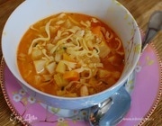 Овощной суп с курицей и яичной лапшой