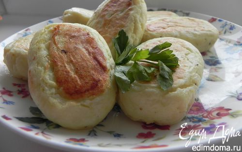 Рецепт Картофельно-творожные пирожки с зеленью и яйцом
