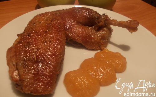 Рецепт Тушеное утиное мясо с абрикосово-яблочным соусом