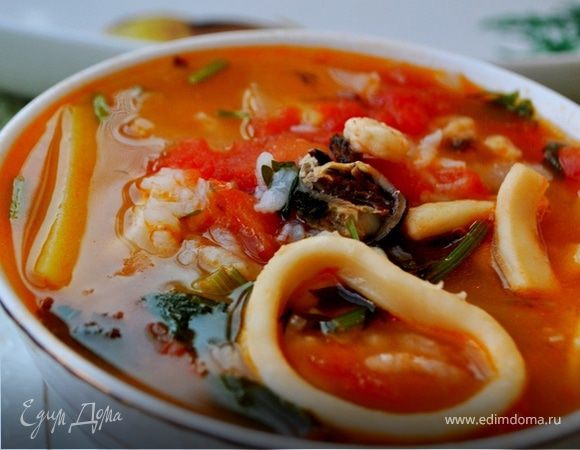 Томатный суп с морепродуктами и рисом