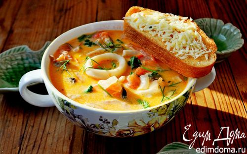Рецепт Сливочный суп с морепродуктами, томатами и пармезановыми гренками