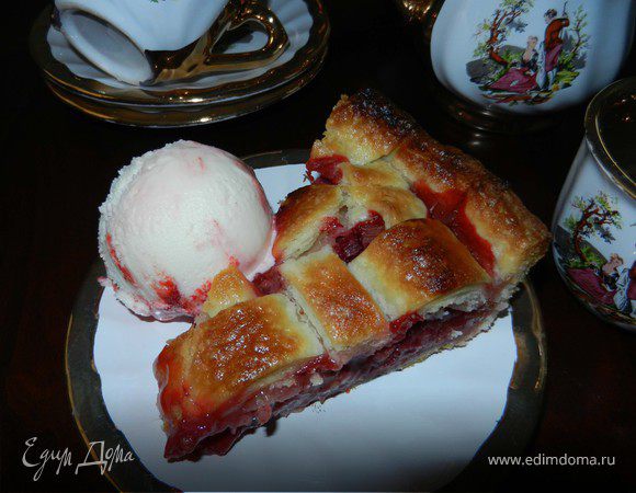 Клубнично-ревеневый пирог (Strawberry Rhubarb Pie)