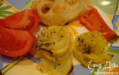 Рецепт Курочка в слоеном тесте с картофельными розами