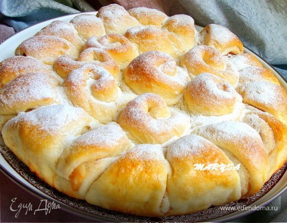 Пирог узорчатый с карамелизированными яблоками – кулинарный рецепт