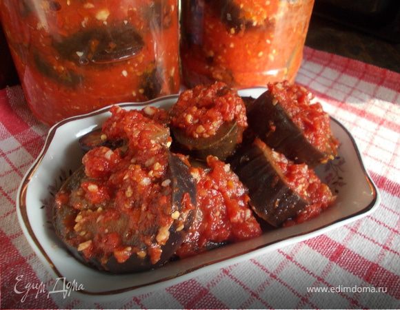 Запеченные баклажаны в томатном соусе с помидорами и сыром в духовке