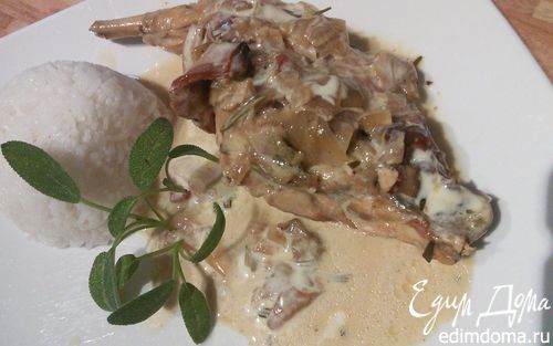 Рецепт Кролик, тушенный с белыми грибами в сырном соусе