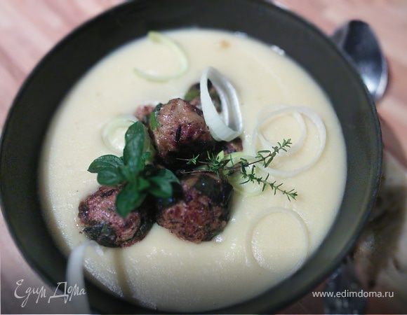 Картофельный крем-суп с мясным шариками