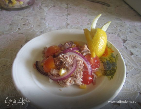 Постный салат с рыбой и овощами