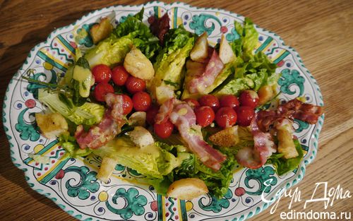 Рецепт Салат с помидорами черри, беконом и крутонами