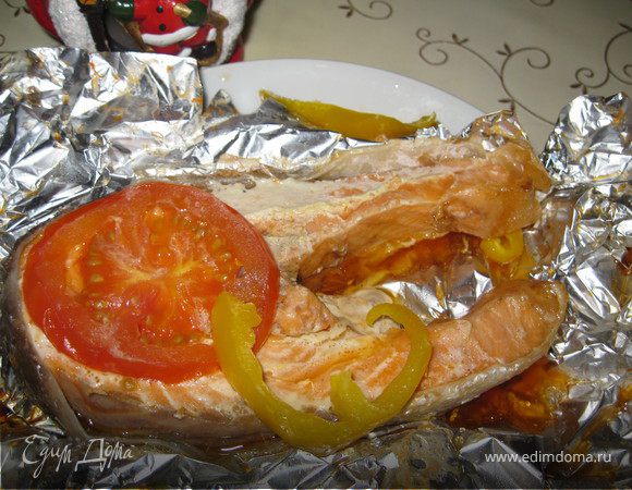 Рыба, запечённая в духовке с сыром и помидорами - Лайфхакер