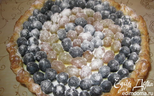 Рецепт Творожный пирог из слоеного теста с виноградом