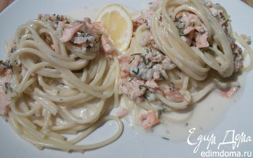 Рецепт Спагетти под соусом из слабосолёного лосося с розовым перцем